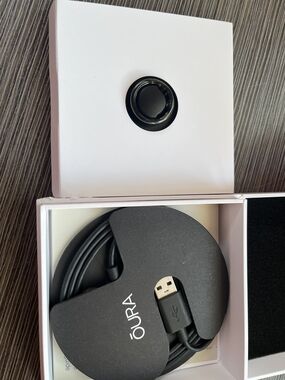 Oura Ring Charging Dock & Cable - Black
